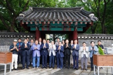 탑골공원, 잠긴 문 개방 ‘문 개방 행사’ 개최 | 뉴스로