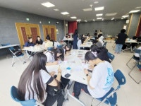 함양 대봉힐링관, 상주시 성신여자중학교 학생들 친환경 만들기 체험 | 뉴스로