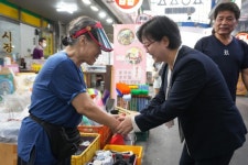 강북구청장, 추석 맞아 전통시장 방문 | 뉴스로