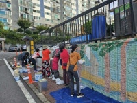 순천시 생목동 현대아파트 부녀회, 주민 손길로 벽화 새단장 | 뉴스로