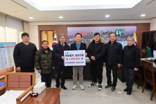 한국양봉협회 봉화군지부, 이웃돕기 성금 전달 | 뉴스로