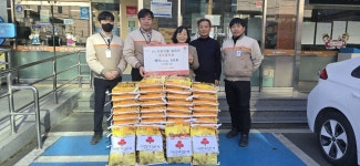 뉴스로 - 지자체가 보인다! - 탑마트 경주 동부점, 중부동 저소득층에 백미 50포 후원 탑마트 경주 동부점, 중부동 저소득층에 백미 50포 후원