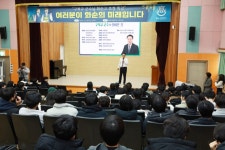 화순군수, 화순고 찾아 학생 대상 특강 펼쳐 | 뉴스로