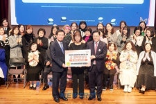 양주시 어린이집연합회, 희망장학재단에 800만 원 기탁 | 뉴스로