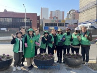 복현2동 새마을협의회·부녀회, 겨울꽃 식재 및 동북육교 대청소 | 뉴스로