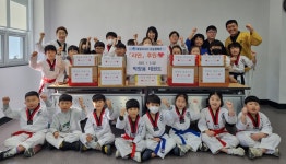 뉴스로 - 지자체가 보인다! - 박창용 태권도장 수련생들, 십시일반 모은 라면 지원 박창용 태권도장 수련생들, 십시일반 모은 라면 지원