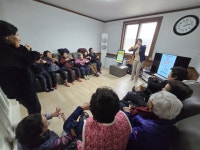 문경시 치매안심센터, ‘스마일톡톡’ 키오스크 교실 운영 | 뉴스로