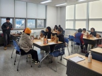 함안군립 칠원도서관 1월 원데이클래스 ‘나만의 향수 만들기’ 성료 | 뉴스로