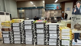 뉴스로 - 지자체가 보인다! - 관교문학새마을금고, 문학동에 쌀 800kg 전달 관교문학새마을금고, 문학동에 쌀 800kg 전달