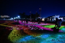 속초해수욕장 미디어아트 ‘빛의 바다, Sokcho(속초)’, 성황리 개막 | 뉴스로