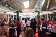 구매 대기 줄 끝없이 이어져.. 논산딸기 인기 실감 | 뉴스로