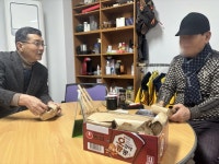 수원시 장안구 조원1동 주민자치회, 경로당에 친환경 비누 기증 | 뉴스로