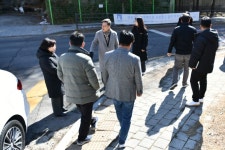 영통구,「영통 생생현장 해결단」 태장로7번길 일원 통행로 현장 점검 | 뉴스로