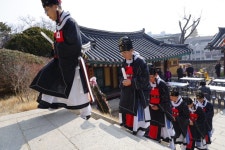진교훈 강서구청장, 양천향교 춘기 석전제 초헌관 참여 | 뉴스로