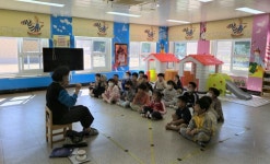 전남도립도서관, 찾아가는 이동도서관 ‘책책빵빵’ 시동 | 뉴스로