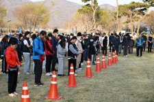 밀양시체육회, 삼문둔치 황토길 맨발 산책로 개장 기념 및 제64차 생활체육 시민건강걷기대회 개최 | 뉴스로