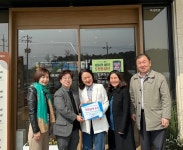 오산시 대원2동, 뚜레쥬르 오산원당초교점과 “착한날개 오산 현판 전달식”개최 | 뉴스로