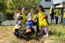영암 신북초 학생들, 학교에 100그루 나무 심어 | 뉴스로