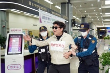 “비상벨 작동부터 경찰 출동까지” 동대문구, 민원실 위기 대응 훈련 | 뉴스로