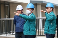 이상근 고성군수 ‘고성군 유스호스텔 건립사업’ 최종 점검 | 뉴스로