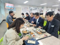 거제 밥상, 학교로 간다. 로컬푸드로 잇는 소통 한 끼 | 뉴스로