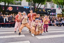 전통과 현대의 만남, 발광난장 대동길놀이로 남원에 활력을 | 뉴스로