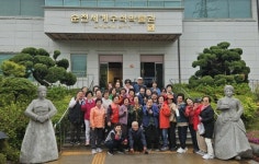 가조면 노래·건강체조교실 수강생 선진지 견학 | 뉴스로