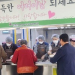 보은군공무원노조, 어버이날 맞이 보은군노인장애인복지관에서 배식봉사 펼쳐 | 뉴스로