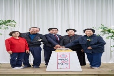 팔순 부부의 리마인드 웨딩, 남면 삼용1리 백살공장서 감동 개최 | 뉴스로