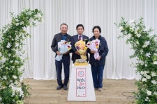 팔순 부부의 리마인드 웨딩, 남면 삼용1리 백살공장서 감동 개최 | 뉴스로