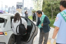 강릉에선 편리한 솔향콜택시 이용하세요!…수수료 없이 신속 배차 | 뉴스로