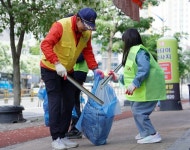 서산시·청년정책네트워크, 중앙호수공원 환경정화 활동 | 뉴스로