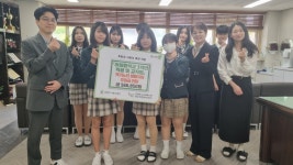- 남양주시 어람중학교 3학년 학생 및 교직원, ‘환경 마켓’... 남양주시 어람중학교 3학년 학생 및 교직원, ‘환경 마켓’ 수익금으로 독거노인... 