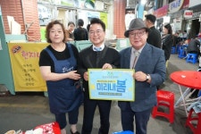 야시장에 모여라! 춘천, 전통시장 살리는 주말 밤의 활력 | 뉴스로