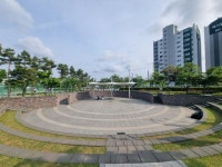 ‘무대 준비 완료, 당신의 공연을 기다립니다’ 강화군, 공원이 무대로!… 야외무대 개방해 지역 예술인 버스킹 공연 지원 | 뉴스로