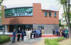 어르신들의 쉼터이자 일터, 상동 덕화 마을회관 문 열다 | 뉴스로