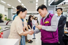 이필형 동대문구청장, 종합민원실 연장근무 직원 격려 | 뉴스로