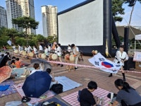 초여름 밤의 축제‘2025년 식사동 돗자리 영화제 및 주민총회’성황리 개최 | 뉴스로