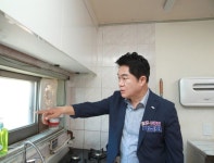 관악구, 경로당 115개소 돌며 에어컨 점검하고 어르신 안부 살핀다 | 뉴스로