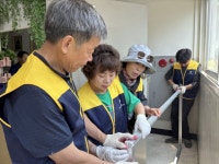 서대문구 천연동, 취약계층에 ‘자동롤 방충망’ 설치 지원 | 뉴스로