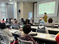 ‘치매 안심 도서관’ 원고개도서관, 『꽃피는 뇌 청춘』 치매 예방 교실 성료 | 뉴스로