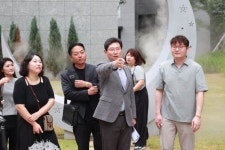 이상일 용인특례시장, ‘힐스테이트 용인 고진역 1·2단지’ 방문해 주민들과 생활불편 해소 위한 ‘소통버스킹’ 진행 | 뉴스로