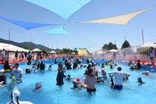 부산 사상구 삼락생태공원 물놀이장, 6년 만에 재개장 | 뉴스로