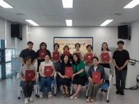 오르빛도서관, ‘시니어 그림책 지도사 양성과정’ 전문 자격 취득으로 마무리 | 뉴스로