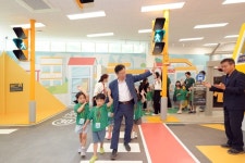 성남시, 새로 지은 실내 ‘어린이 교통교육장’ 문 열어 | 뉴스로