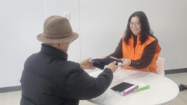 - 하남시미사노인복지관, 지역사회 1인 취약 가구 어르신 120명 대상... 하남시미사노인복지관, 지역사회 1인 취약 가구 어르신 120명 대상... 