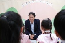 뉴스로 - 지자체가 보인다! - 고양시, 설 명절맞이 덕양구청 직장어린이집 격려 방문 고양시, 설 명절맞이 덕양구청 직장어린이집 격려 방문
