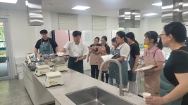 - 정선군 가족센터, 결혼이민자·다문화가족 자립 역량 키우는 제과·제빵기능사 양성과정 운영 정선군 가족센터, 결혼이민자·다문화가족 자립... 