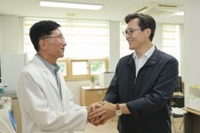 뉴스로 - 지자체가 보인다! - 영암군, 폭염 취약계층 위한‘희망여름 착착착’캠페인 전개 영암군, 폭염 취약계층 위한‘희망여름 착착착’캠페인... 