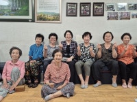 뉴스로 - 지자체가 보인다! - 각북면 신임면장, 경로당 방문 인사 및 소통 각북면 신임면장, 경로당 방문 인사 및 소통